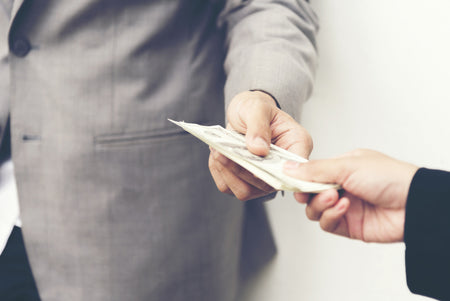 ¿Con qué frecuencia se paga con billetes falsos?