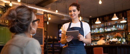 Robot camarero y TPV especializados: las comidas de Navidad ponen a prueba la digitalización en bares y restaurantes